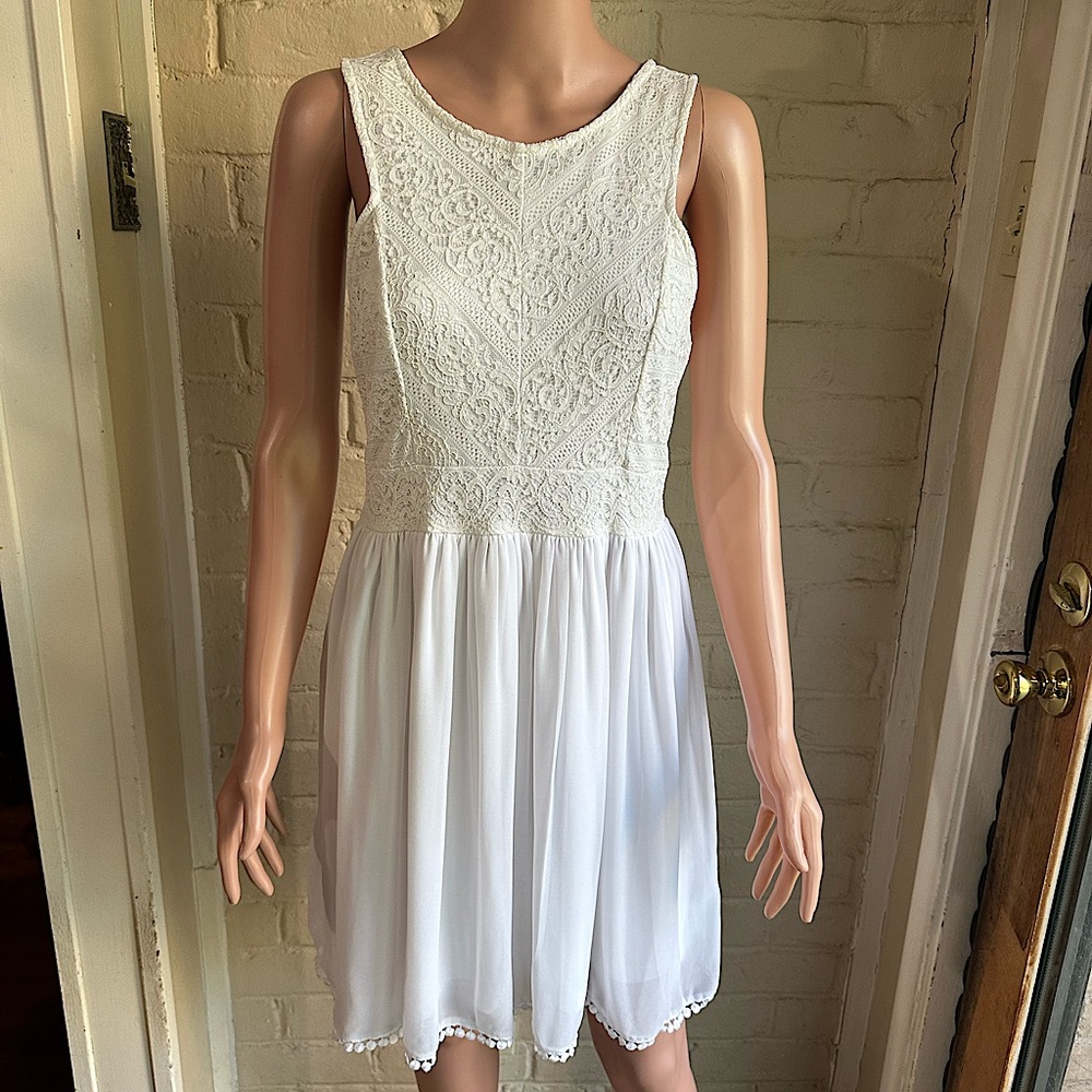 Francesca’s size medium white and cream beautiful flowy summer dress